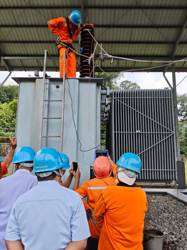 Demo Alat High Voltage Insulation Tester Hioki IR5051, AC Clamp Power Meter Hioki CM3286-50, AC Leakage Clamp Meter Hioki CM4002.